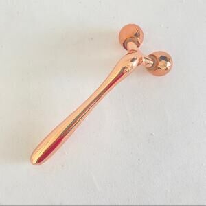 NWOT Neiman Marcus Face Contour Roller